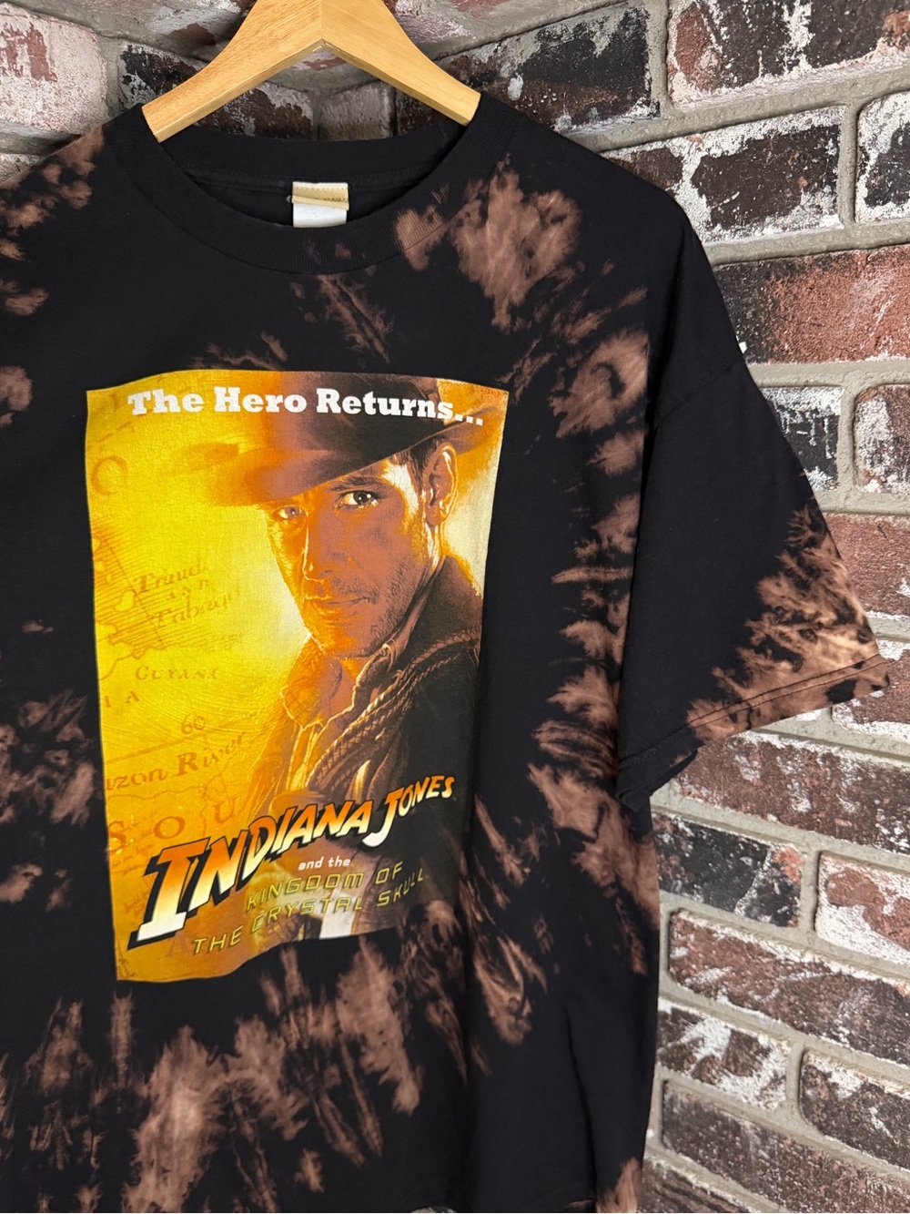 Indiana Jones Kingdom of Crystal Skull The Hero Returns Vtg Bleach Tiedye Tee